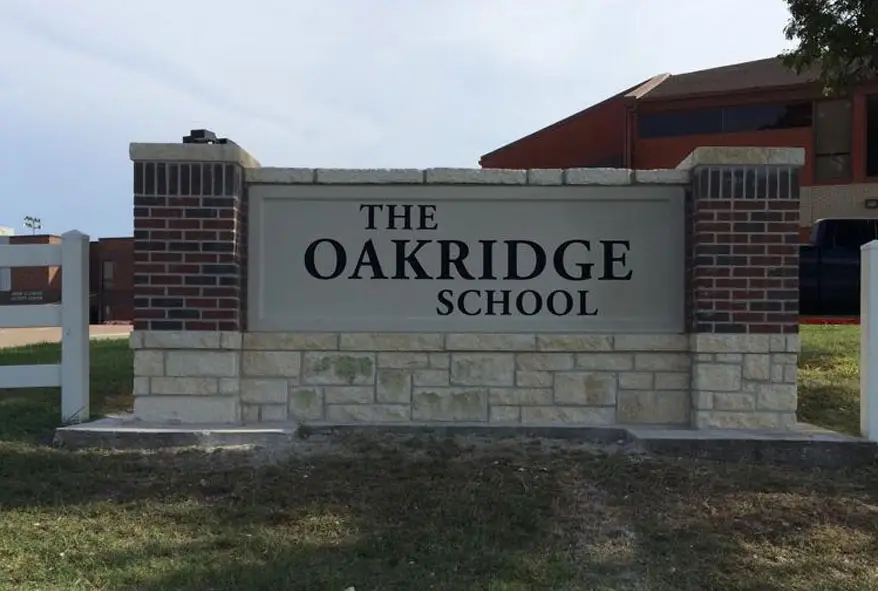 commercial signage - the oakridge school