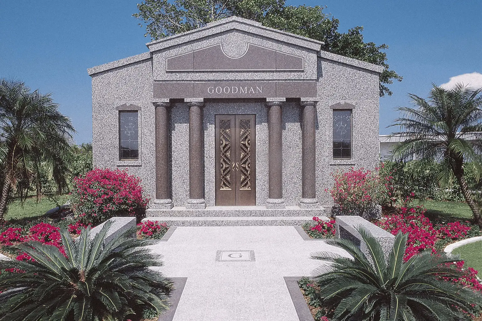 WMM-05 Mausoleums builder in Texas