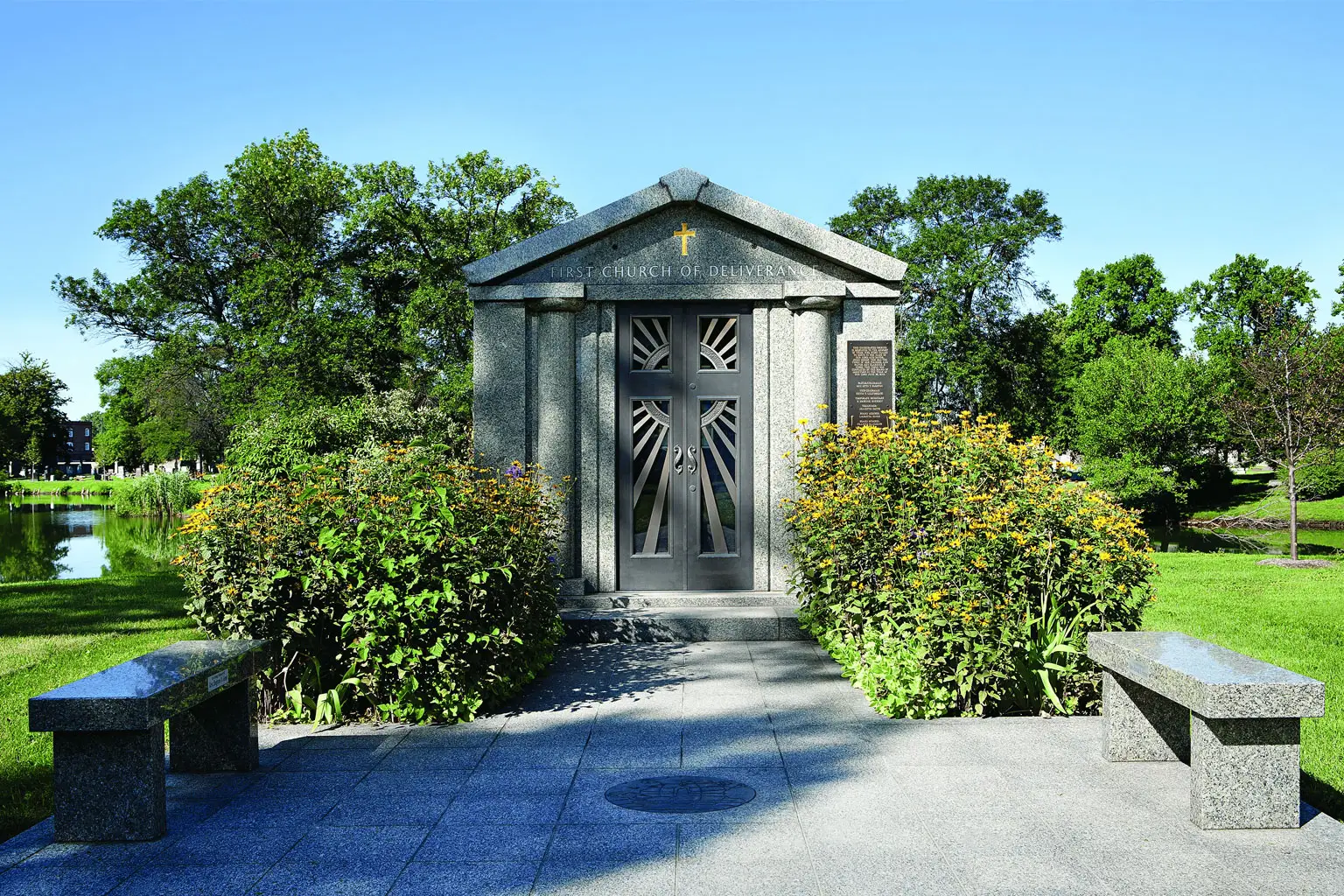 WMM-07 Mausoleums builder in Texas