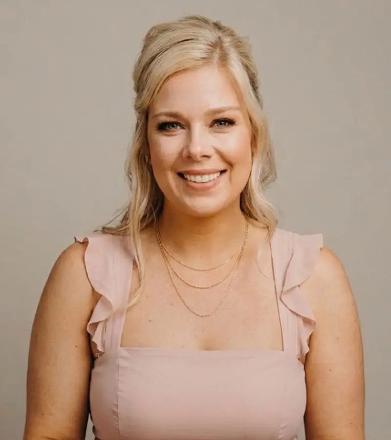 about us - headshot of Froukje Slemmons